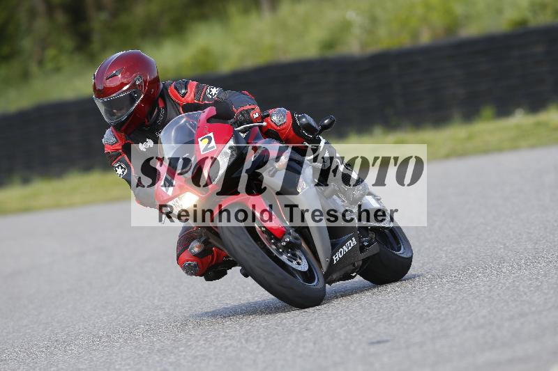 /Archiv-2025/09 22.04.2025 Cornu Master School ADR/rot-rouge/42